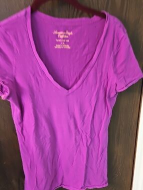 American Eagle Outfitters Bright Purple V-Neck Tee